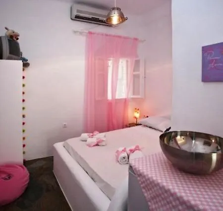 Amarielia's Studios Apartment